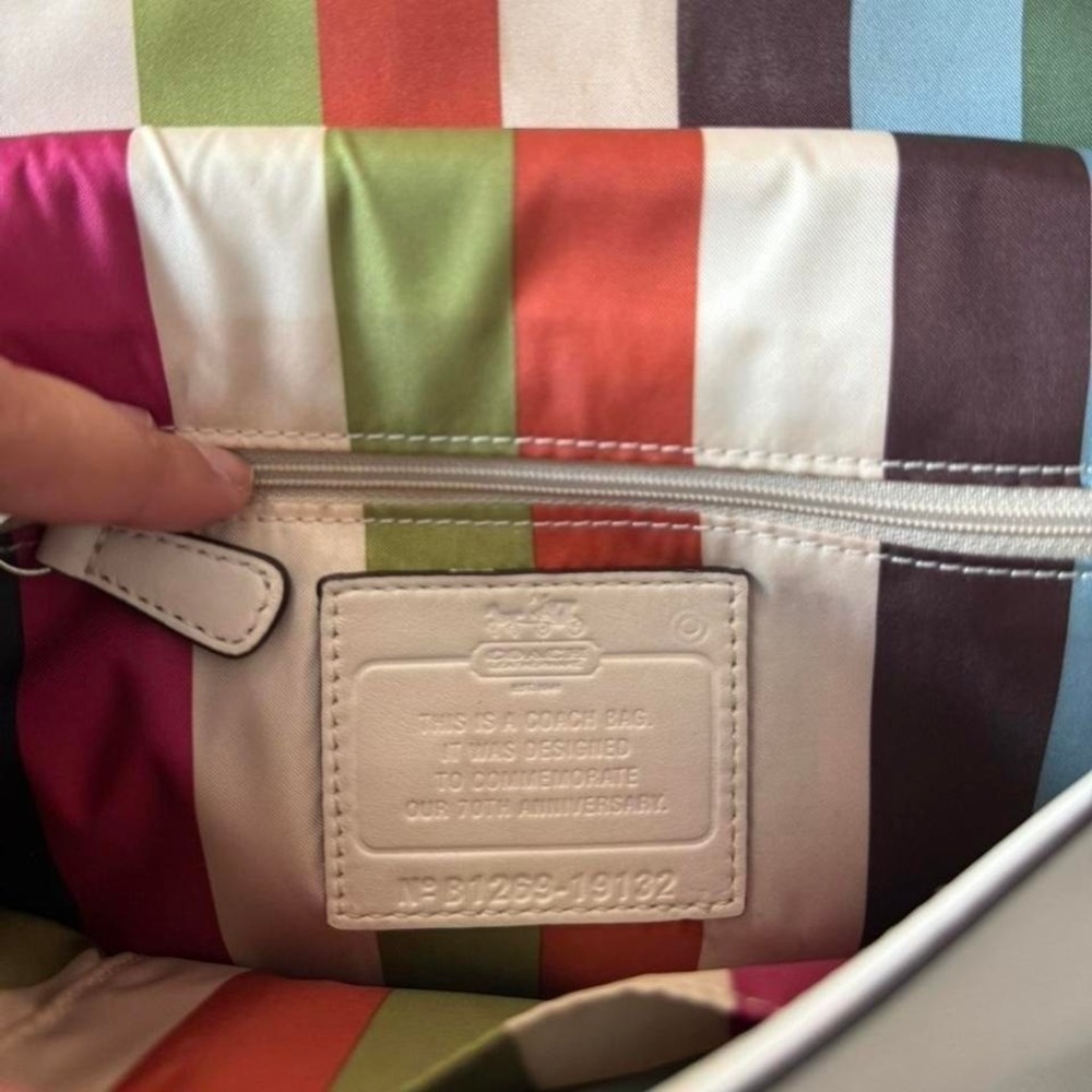 2011 Coach 70th Anniversary Willis Saddle bag in white leather. - Picture 4 of 4